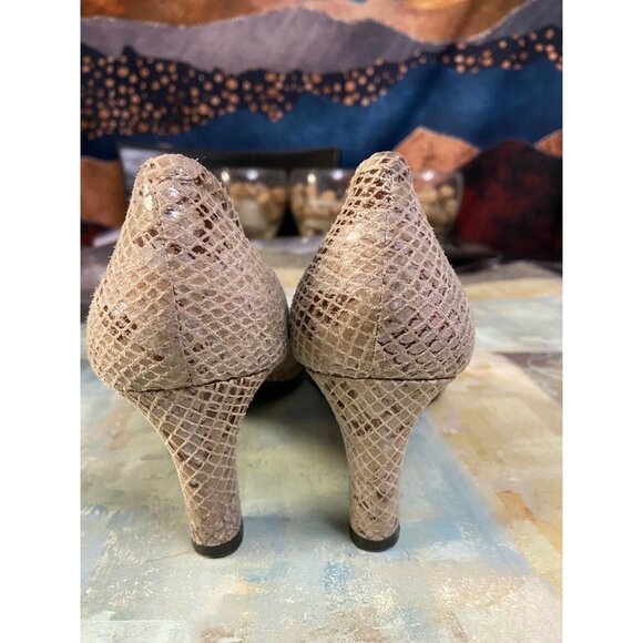 Easy Spirit Womens Snake Print 4" Heels Size 8 Beige Elegant Pumps - Picture 3 of 4